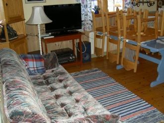 Hyr denna stuga i  på 35 m². 3-5 sängplatser. Pris ej tillgängligt. Se bilder och tillgänglighet här.