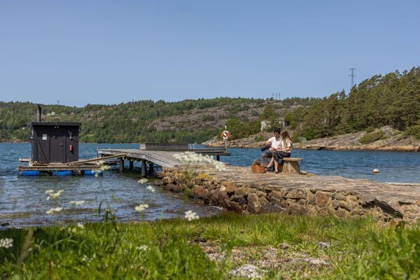 Arkitektritat Tinyhouse i Bohuslän med havsutsikt.