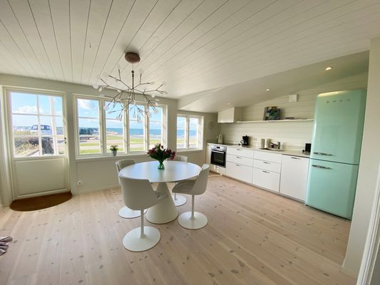 Gatuhus vid Torekovs hamn med havsutsikt | SE01043