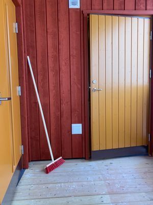 Modern lägenhet nära skidbacke och längdspår.