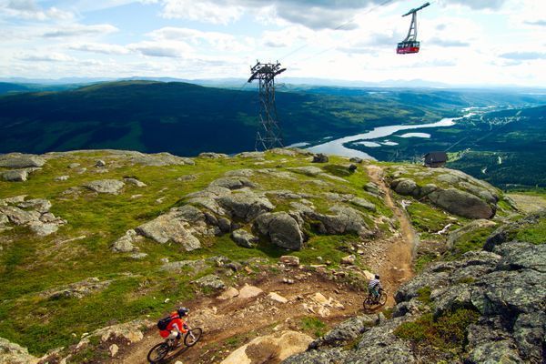Hyr denna stuga i Åre på 91 m². 8 sängplatser. 8 000 - 18 000 kr per vecka. Se bilder och tillgänglighet här.