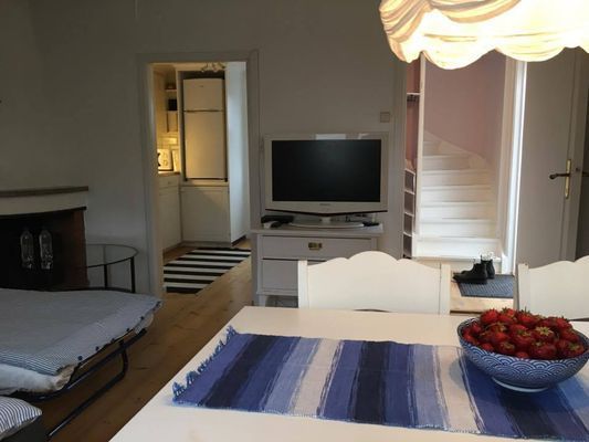 Bild 4 på Visby innerstad med gård/p-plats