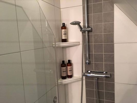 Visby innerstad med gård/p-plats - Bild 9