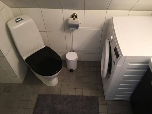 Visby innerstad med gård/p-plats - Bild 12