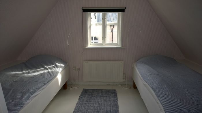 Visby innerstad med gård/p-plats - Bild 13