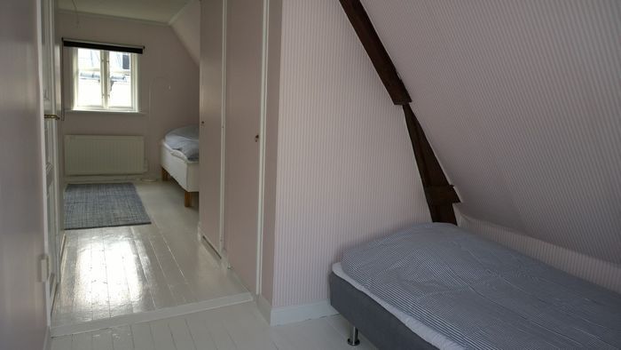 Visby innerstad med gård/p-plats - Bild 15