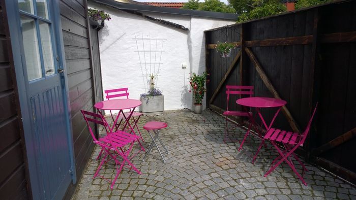 Visby innerstad med gård/p-plats - Bild 17