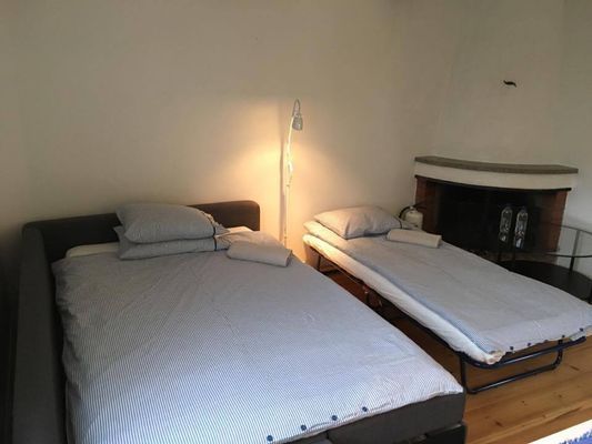 Visby innerstad med gård/p-plats