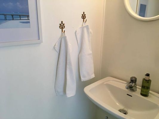 Visby innerstad med gård/p-plats - Bild 16