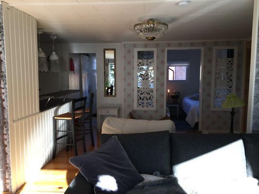allrum norra delen( här finns förutom sovrumet med 2 st 100cm sängar, 2 st extrabäddar i form av bäddfåtölj, samt 1 extrabädd i bäddsoffa.)