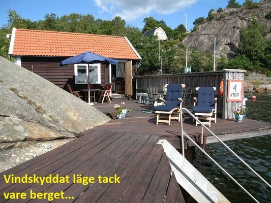 Charmig sjöstuga med eget bryggdäck - unikt läge!