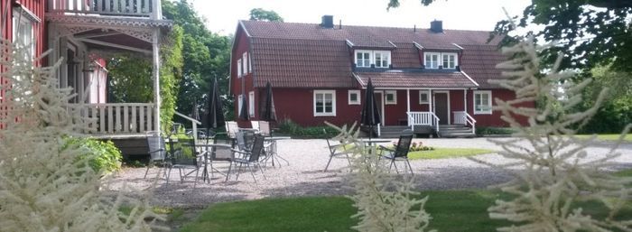Hyr denna stuga i Köping på 650 m². 32-36 sängplatser. Pris ej tillgängligt. Se bilder och tillgänglighet här.