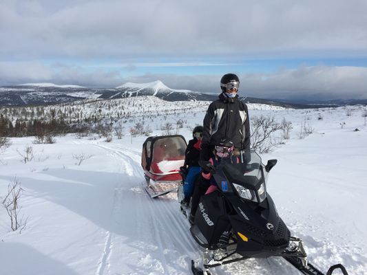 På fjället med skidsystemet på Hovärken i bakgrunden