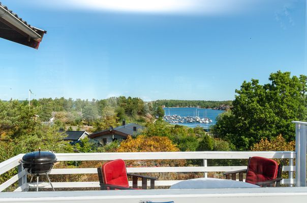 Bild 4 på Fräscht fritidshus med gäststuga & havsutsikt!