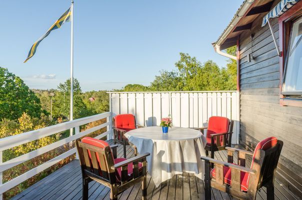 Bild 3 på Fräscht fritidshus med gäststuga & havsutsikt!