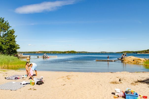 "Barnbadet" - det något mindre men mysigaste av områdets två badplatser