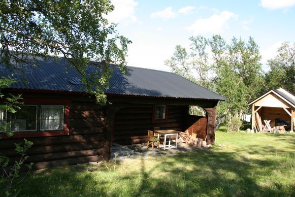 Hyr denna stuga i Härjedalen på 60 m². 4-7 sängplatser. 2 500 - 4 500 kr per vecka. Se bilder och tillgänglighet här.