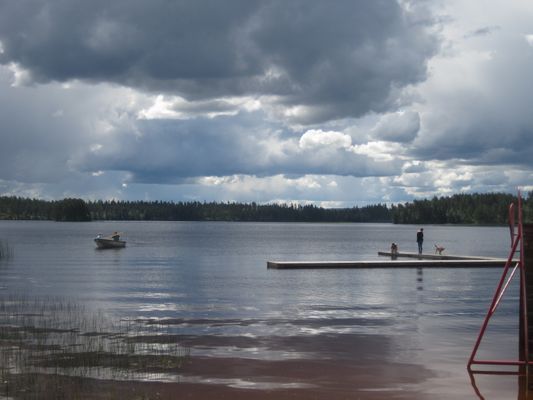 Brygga vid sjön