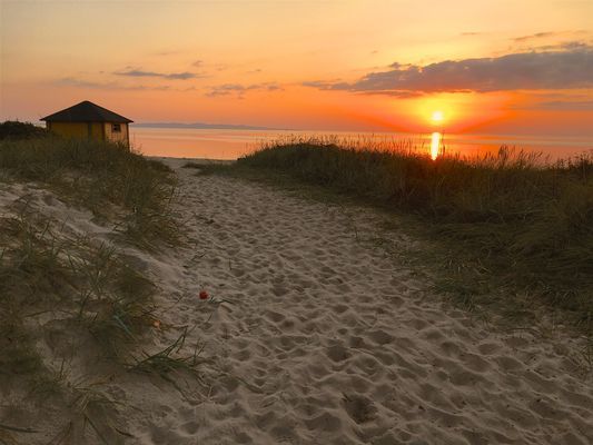 Familjevänligt hus ett stenkast från havet