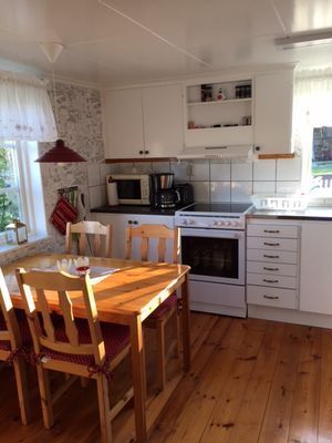 Hyr denna stuga i  på 55 m². 4 sängplatser. 4 500 - 5 600 kr per vecka. Se bilder och tillgänglighet här.