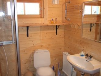 Heleneborgs Gård, timrad åretruntstuga - Bild 6