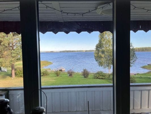 Hyr denna stuga i Mora på 120 m². 7 sängplatser. 9 000 - 12 000 kr per vecka. Se bilder och tillgänglighet här.