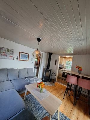 Stuga med egen sandstrand, bastu, brygga. - Bild 14