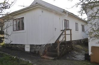 Hyr denna stuga i Vrångö på 45 m². 5 sängplatser. 4 200 - 7 200 kr per vecka. Se bilder och tillgänglighet här.