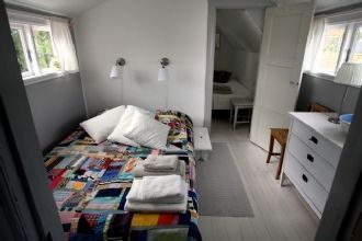 Hyr denna stuga i Höganäs på 65 m². 8 sängplatser. 7 500 - 8 000 kr per vecka. Se bilder och tillgänglighet här.