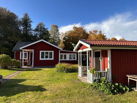 Hyr denna stuga i Södermanland på 80 m². 6 sängplatser. Från 8 449 kr per vecka. Se bilder och tillgänglighet här.