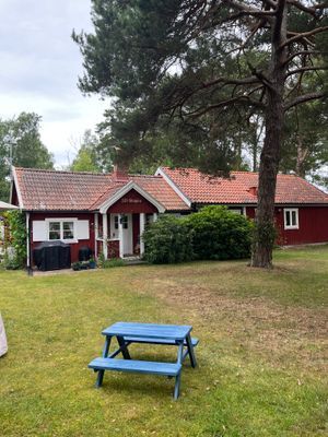 Mysig röd stuga vid havet, 10 min från Båstad