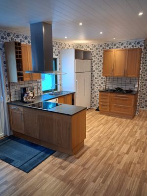 Bild 3 på Nybyggd stuga i ett plan med 4 - 6 bäddar.