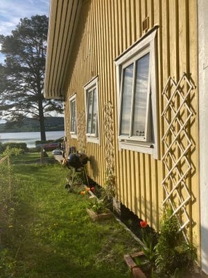 Hus vid havet nära Höga Kusten