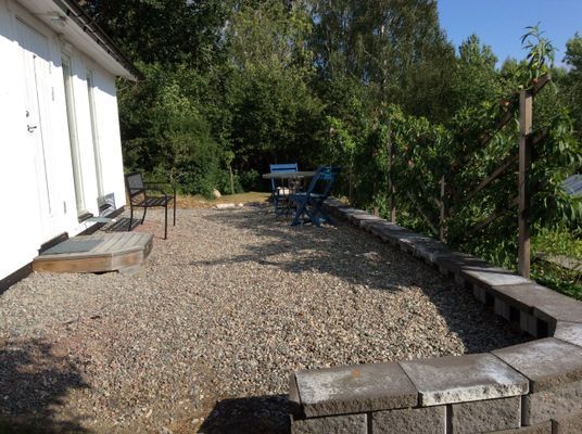 Hyr denna stuga i Västerås på 25 m². 2-3 sängplatser. 3 000 - 4 200 kr per vecka. Se bilder och tillgänglighet här.