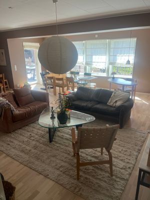 Modernt parhus på mysig villagata - Bild 12