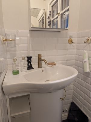 Timmerstuga med bastu m relax och växthus - Bild 16