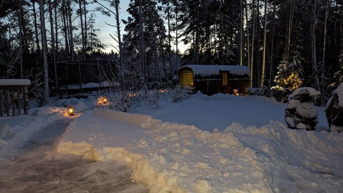 Timmerstuga med bastu m relax och växthus - Bild 24