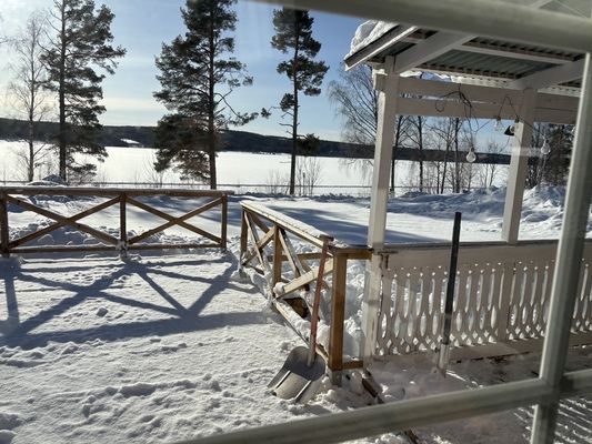 Stuga vid vattnet i Sjörgrå - Bild 18