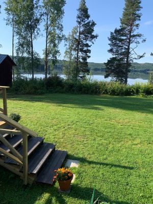 Hyr denna stuga i  på 60 m². 4 sängplatser. 6 000 - 7 500 kr per vecka. Se bilder och tillgänglighet här.