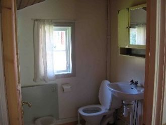 Hyr denna stuga i Flen på 50 m². 4-5 sängplatser. Pris ej tillgängligt. Se bilder och tillgänglighet här.