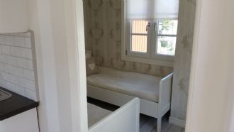 Hyr denna stuga i Hunnebostrand på 15 m². 2 sängplatser. Från 8 500 kr per vecka. Se bilder och tillgänglighet här.