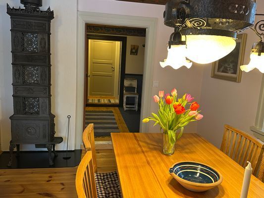 Vardsgsrummet (hallen och dörr till sovrummet längst bort)