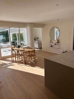 Nyrenoverad villa nära havet