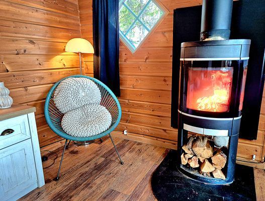 Hyr denna stuga i Lappland på 30 m². 2 sängplatser. Från 5 975 kr per vecka. Se bilder och tillgänglighet här.