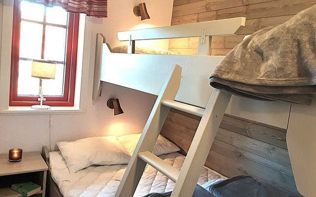 Sovrum 2 - Våningssäng med 120 cm underslaf