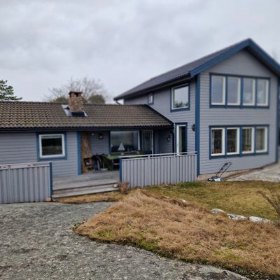 Rymligt skärgårdshus nära havet på Hönö