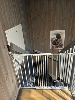 Avtagbar barngrind på över och undervåning