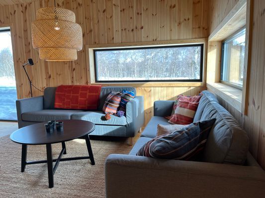 Nybyggd fjällstuga precis vid längdspår. - Bild 27