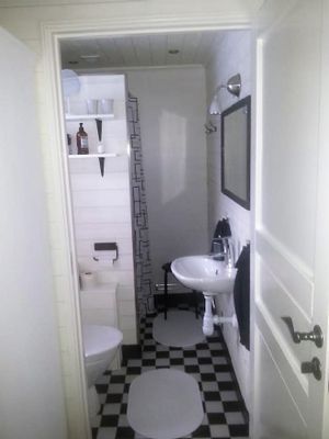 Hyr denna stuga i Lammhult på 35 m². 2-4 sängplatser. Från 5 000 kr per vecka. Se bilder och tillgänglighet här.
