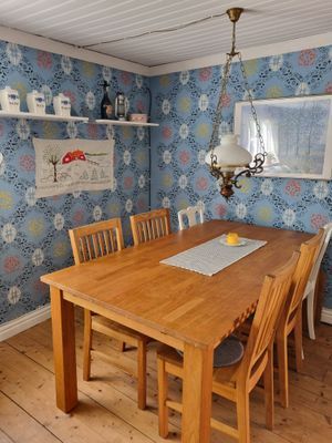 Matbord för 6-7 personer.